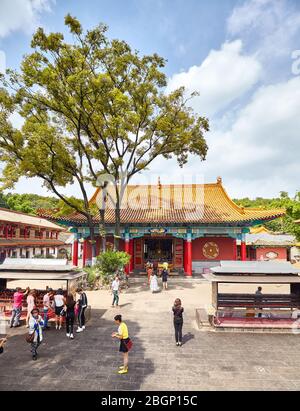 Kunming, Chine - 20 septembre 2017: Les gens prient au complexe bouddhiste du Temple Yuantong. Banque D'Images