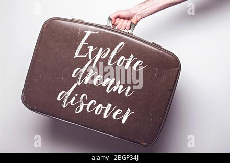Explorez le message Dream Discover sur une valise de voyage vintage Banque D'Images