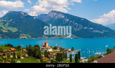 Vue aérienne de Monteux sur le lac de Genève, Suisse Banque D'Images