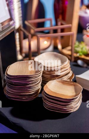 Plaques de feuilles de palmier écologiques à feuilles naturelles durables. Alternative biodégradable au papier, au bambou, au plastique ou à la plaque en bois Banque D'Images