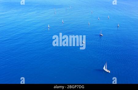 Photo aérienne des yachts et des bateaux dans le port de Table Bay Banque D'Images