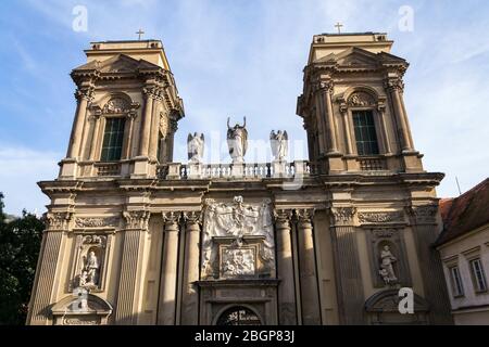 Le monument culturel de la Tombeau de Dietrichstein avec l'église Sainte-Anne, Mikulov, Moravie, République tchèque, journée d'été ensoleillée Banque D'Images