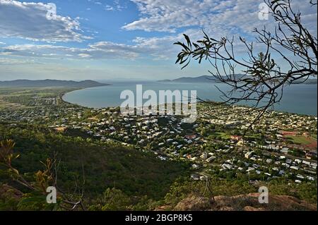 Vue de Castle Hill sur la ville de Townsville Banque D'Images