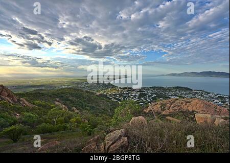 Vue de Castle Hill sur la ville de Townsville Banque D'Images