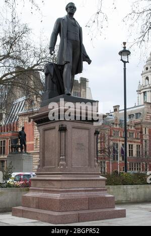 Sir Robert Peel, Statue de la place du Parlement, Londres SW1 par Matthew Noble Banque D'Images