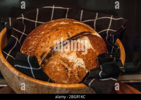 Pain de levain fraîchement cuit Banque D'Images