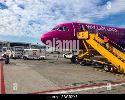 Aéroport international Orio al Serio, Italie - 24 septembre 2019: Wizz Airnaéronautique sur le tarmac. Wizz Air HunHongrie Ltd. Et stylisé comme W!zz Air, un Hun Banque D'Images