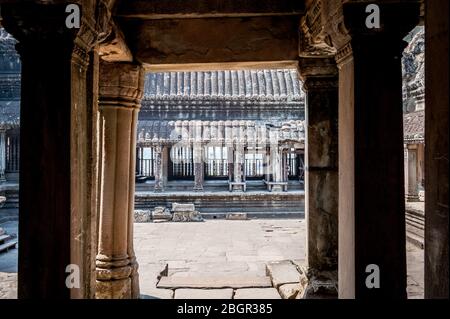 Vue sur l'incroyable temple d'Angkor Wat près de Siem Reap au Cambodge. Banque D'Images