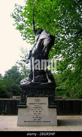 Mémorial de guerre Sculpture de Saint George à cheval sur le Dragon tué dans Hyde Park Londres Angleterre Royaume-Uni Banque D'Images