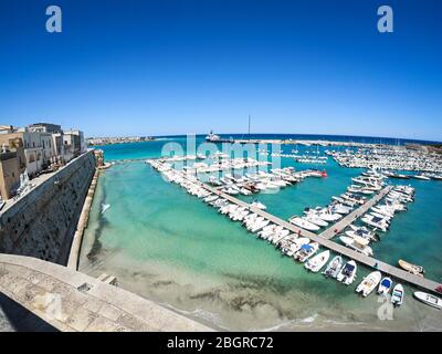 Port d'Otranto, province de Lecce dans la péninsule de Salento, Pouilles, Italie Banque D'Images