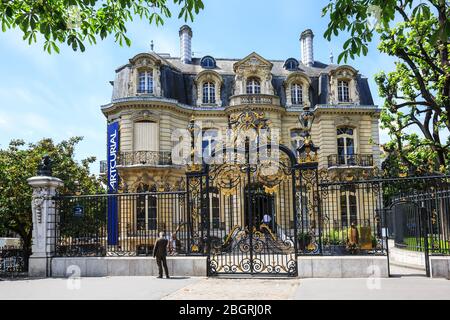 L'hôtel Marcel Dassault qui abrite Artcurial est aujourd'hui un espace dédié à l'art Banque D'Images