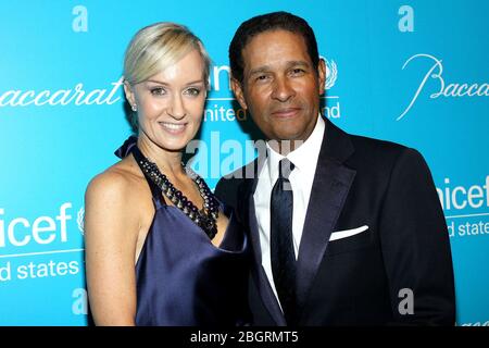 New York, NY, États-Unis. 30 novembre 2010. Hilary Gumbel, Bryant Gumbel au 7ème bal annuel UNICEF Snowflake à Cipriani 42ème rue. Crédit: Steve Mack/Alay Banque D'Images