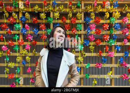 Le temple Sensoji, également connu sous le nom de temple Asakusa Kannon, est un temple bouddhiste situé à Asakusa, Tokyo, Japon. C'est l'un des temples les plus colorés et les plus populaires Banque D'Images