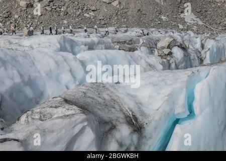 CHAMONIX, FRANCE - JUILLET 03 : des soldats marchant pendant un exercice de randonnée avec l'école militaire de haute montagne formant les futurs chasseurs alpins, Auve Banque D'Images