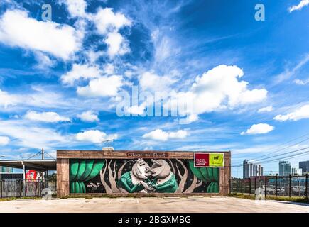 Un entrepôt de stockage à louer, décoré de graffitis colorés, Wynwood Art District, Miami, Floride, États-Unis. Banque D'Images