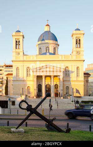 Saint Nicolas du Pirée ... La plus grande église de la ville. Grèce Banque D'Images