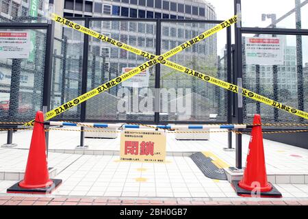 Une zone de tabagisme est temporairement fermée à Tokyo, au Japon, le 22 avril 2020, dans un contexte d'urgence en raison de la propagation du nouveau coronavirus. Crédit: AFLO/Alay Live News Banque D'Images