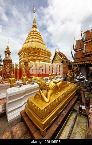 Temple bouddhiste et pagode connu sous le nom de Wat Phra que Doi Suthep, à Chiang Mai, Thaïlande. Banque D'Images