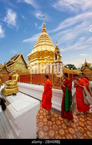 Temple bouddhiste et pagode connu sous le nom de Wat Phra que Doi Suthep, à Chiang Mai, Thaïlande. Banque D'Images