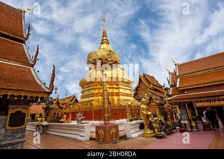 Temple bouddhiste et pagode connu sous le nom de Wat Phra que Doi Suthep, à Chiang Mai, Thaïlande. Banque D'Images