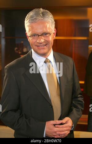 Cologne, Allemagne. 15 mars 2005. L'ancien marcheur Hartwig GAUDER est mort à l'âge de 65 ans. Photo d'archive: Hartwig GAUDER, Allemagne, ancien athlète, champion olympique de marche, demi-figure, demi-figure, format portrait, 15.03.2005. | utilisation dans le monde crédit: dpa/Alay Live News Banque D'Images