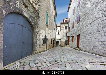 Rues anciennes dans la vieille ville de Kotor, au Monténégro Banque D'Images