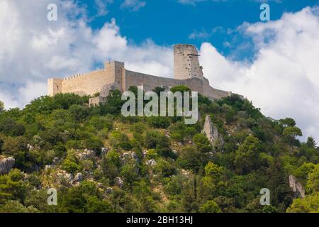 Forteresse Rocca Janula. Cassino, Italie. Château des siècles. La Rocca Janola était pendant des siècles le centre militaire de la seigneurie du pays de San Benede Banque D'Images