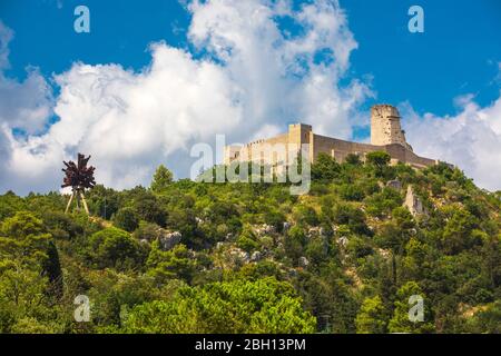 Forteresse Rocca Janula. Cassino, Italie. Château des siècles. La Rocca Janola était pendant des siècles le centre militaire de la seigneurie du pays de San Benede Banque D'Images