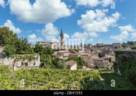 Le village de Saint-Emilion, près de Bordeaux en France Banque D'Images