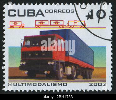 CUBA - VERS 2003 : cachet imprimé par Cuba, montre camion, vers 2003. Banque D'Images