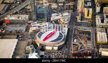 Sports Arena Staples Center, qui abrite les Lakers de Los Angeles et les Clippers de Los Angeles, les Kings de Los Angeles et les Sparks de Los Angeles, 20.03.2016, vue aérienne, États-Unis, Californie, Los Angeles Banque D'Images