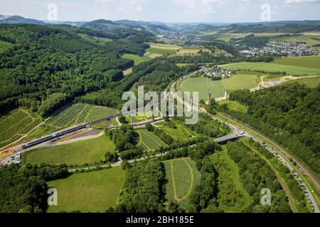 Construction du pont Bermecke entre Nuttlar et Olsberg, 07.06.2016, vue aérienne, Allemagne, Rhénanie-du-Nord-Westphalie, Pays aigre, Olsberg Banque D'Images