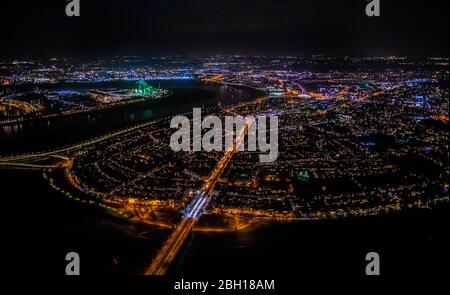 Proue du Rhin, quartier Oberkassel et Golzheim la nuit, 18.01.2020, vue aérienne, Allemagne, Rhénanie-du-Nord-Westphalie, Bas-Rhin, Düsseldorf Banque D'Images