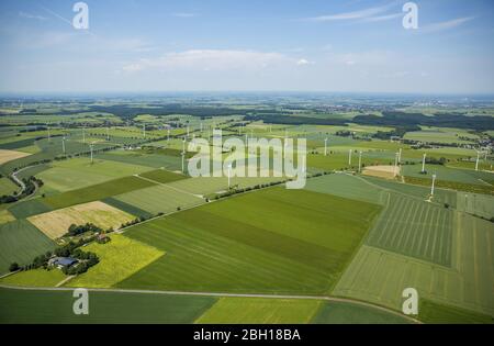 , éoliennes sur un terrain à Anroechte, 07.06.2016, vue aérienne, Allemagne, Rhénanie-du-Nord-Westphalie, Anroechte Banque D'Images