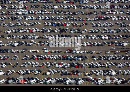 Parking à Duisburg, 09.06.2016, vue aérienne, Allemagne, Rhénanie-du-Nord-Westphalie, région de la Ruhr, Duisburg Banque D'Images