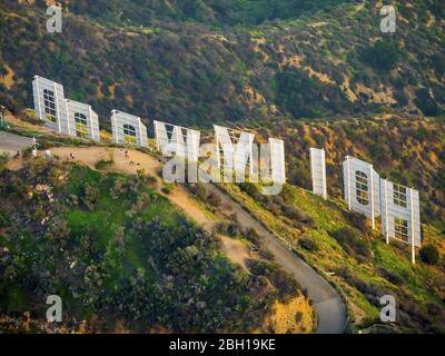 , icône culturelle et de site Hollywood signe sur le mont Lee à Los Angeles, 20.03.2016, vue aérienne, États-Unis, Californie, Los Angeles Banque D'Images