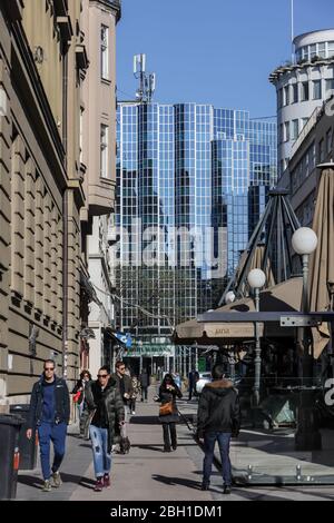 Zagreb, Croatie - 15 avril 2020 : sites de cellules sur le toit d'un immeuble d'appartements dans le centre-ville de Zagreb, Croatie. Banque D'Images