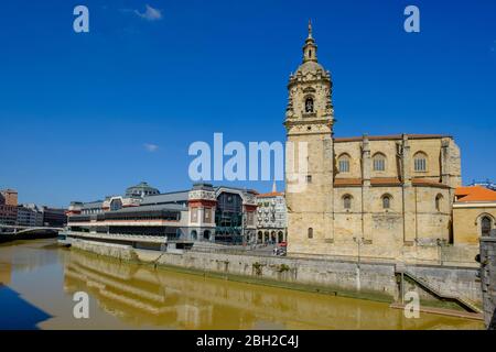 Espagne, Vizcaya, Bilbao, canal de la rivière Nervion et Eglise Saint Antoine le Grand Banque D'Images