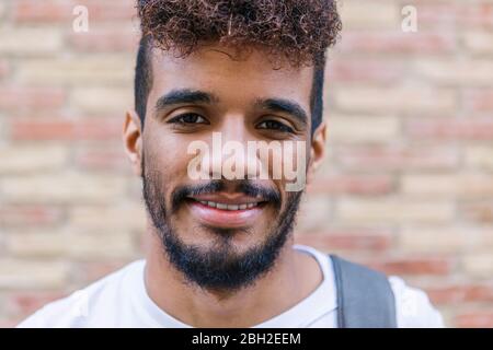 Portrait de jeune homme barbu Banque D'Images