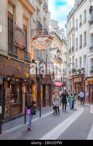 Scène de rue dans le quartier Latin - 5ème Arrondissement, Paris, France Banque D'Images