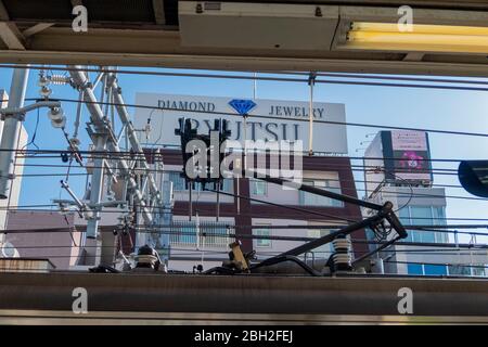 La gare d'Okachimachi est équipée de passagers et de trains. Tokyo, Japon 11 février 2020 Banque D'Images