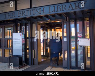 LONDRES- la British Library sur Euston Road, Londres, la deuxième plus grande bibliothèque au monde. Banque D'Images