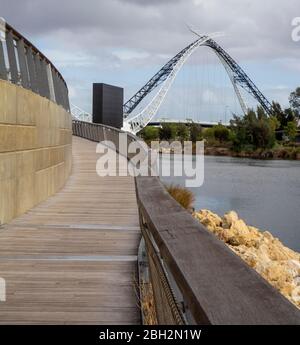 BHP Boarwalk le long du Side Optus Stadium et du pont Matagarup Bridge en arrière-plan Burswood Perth Australie occidentale Banque D'Images