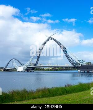 Pont Matagarup un câble en acier suspendu est resté un pont piétonnier au-dessus de la rivière Swan Perth Australie occidentale. Banque D'Images