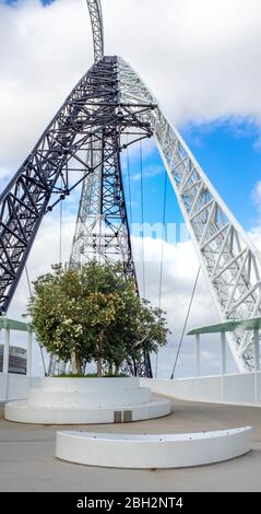 Pont Matagarup un câble en acier suspendu est resté un pont piétonnier au-dessus de la rivière Swan Perth Australie occidentale. Banque D'Images