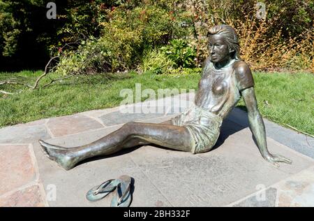 Patricia Finches Golders Green Girl Bronze Statue Golders Hill Park Londres Royaume-Uni Banque D'Images