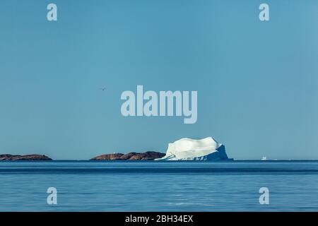 Icebergs flottants au Groenland (été) Banque D'Images