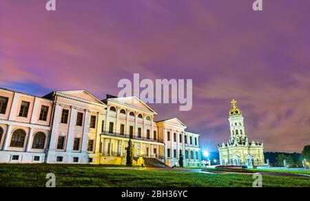 Palais et église à Dubrovitsy à Podolsk, Russie Banque D'Images