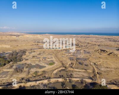 Dans cette vue aérienne drone, nous pouvons voir le désert comme l'île de Qeshm en Iran. Cette région est près de la vallée des étoiles. Banque D'Images