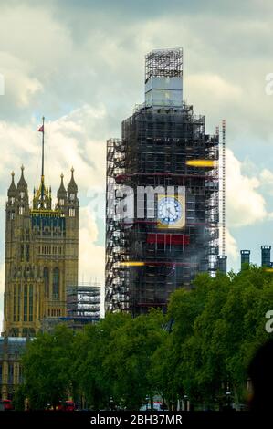 Rénovation de Big Ben avec échafaudage Londres Angleterre Royaume-Uni Capital River Thames Royaume-Uni Europe UE Banque D'Images